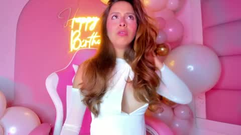 Snapshot of littlee_emma_ chatting on 02/22/25, 09:34 littlee_emma_ online show from 02/22/25, 09:34