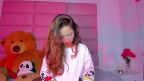 Snapshot of littlee_emma_ chatting on 02/27/25, 03:14 littlee_emma_ online show from 02/27/25, 03:14