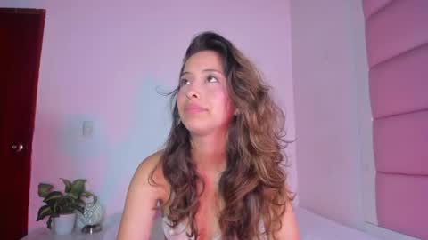 Snapshot of littlee_emma_ chatting on 09/18/25, 06:48 littlee_emma_ online show from 09/18/25, 06:48