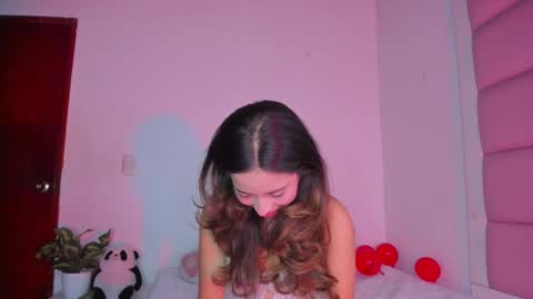 Snapshot of littlee_emma_ chatting on 09/25/25, 03:54 littlee_emma_ online show from 09/25/25, 03:54