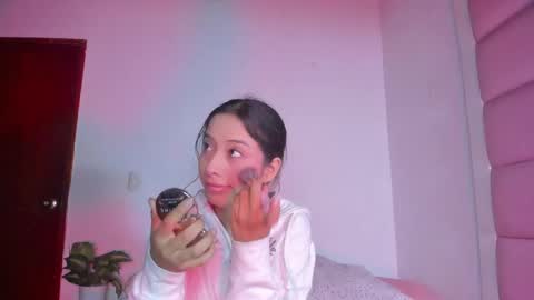 Snapshot of littlee_emma_ chatting on 10/01/25, 03:12 littlee_emma_ online show from 10/01/25, 03:12