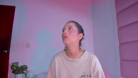 Snapshot of littlee_emma_ chatting on 10/02/25, 03:13 littlee_emma_ online show from 10/02/25, 03:13