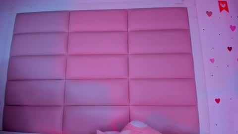 Snapshot of littlee_emma_ chatting on 10/19/25, 02:45 littlee_emma_ online show from 10/19/25, 02:45