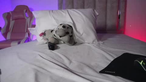 littlee_emma_ online show from 04/11/26, 02:05