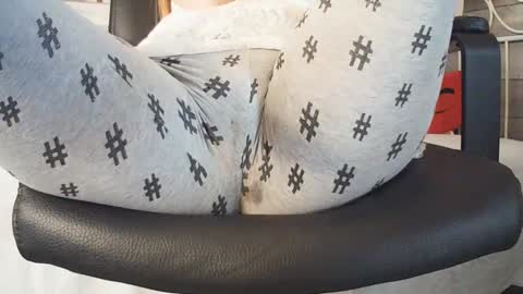 Your little flower  online show from 04/18/26, 06:39