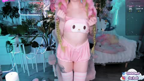 Riza Riri Puff  online show from 12/04/24, 05:05