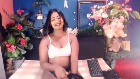 Snapshot of littleindianmilf chatting on 01/19/26, 08:29 littleindianmilf online show from 01/19/26, 08:29