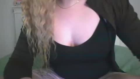 Snapshot of littlekitty4ddy chatting on 04/12/26, 06:40 babygirll online show from 04/12/26, 06:40