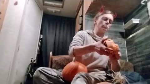 littleleo96 online show from 10/29/25, 06:04