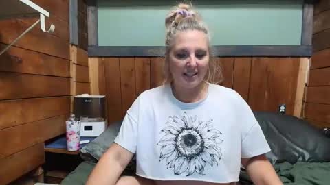 Snapshot of littlelisa1 chatting on 05/05/26, 07:00 lisanixs online show from 05/05/26, 07:00