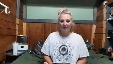 Snapshot of littlelisa1 chatting on 05/13/26, 04:59 lisanixs online show from 05/13/26, 04:59
