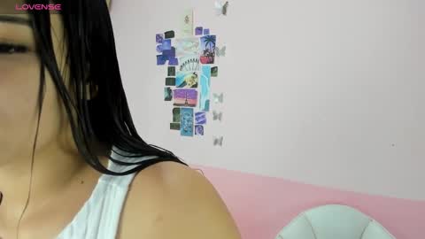 Snapshot of littlemelodii18 chatting on 12/22/24, 08:14 MELODY online show from 12/22/24, 08:14