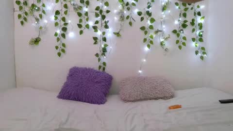 Moon online show from 04/02/26, 02:31