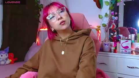 Snapshot of littlerouse_ chatting on 11/22/25, 03:05 Ruby Rouse online show from 11/22/25, 03:05