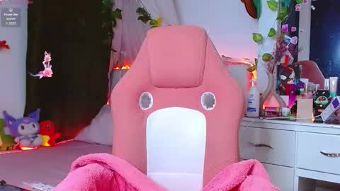 Snapshot of littlerouse_ chatting on 11/25/25, 03:28 Ruby Rouse online show from 11/25/25, 03:28