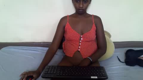 littlesandie online show from 02/21/25, 09:45