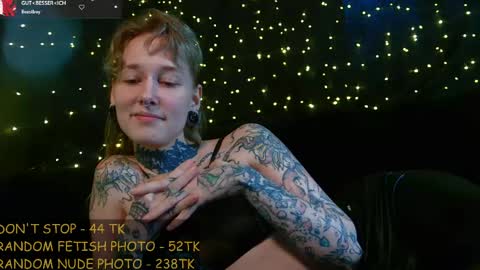 Niki  free tg channel with some photos gifs and info about streams  online show from 05/04/26, 02:24