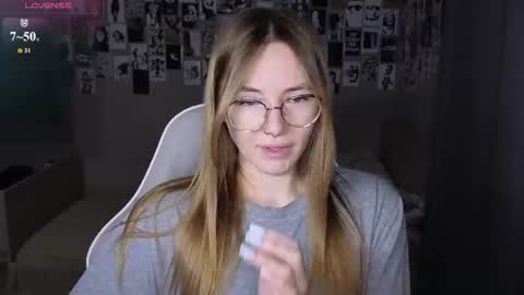 Snapshot of littlevildevil chatting on 06/19/26, 08:07 Eliana online show from 06/19/26, 08:07