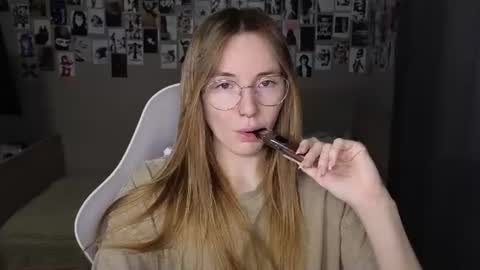 Snapshot of littlevildevil chatting on 07/19/26, 06:17 Eliana online show from 07/19/26, 06:17