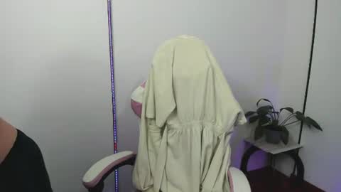 Snapshot of liv_rosse chatting on 07/22/26, 02:14 Katalina Novoa. online show from 07/22/26, 02:14