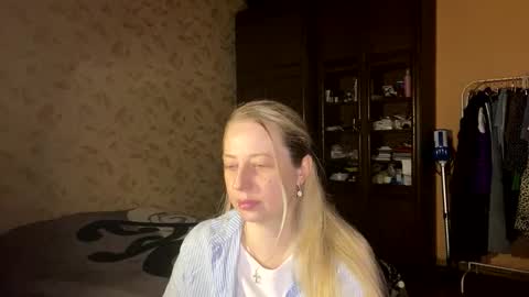 Snapshot of livandria chatting on 04/13/26, 08:25 Livandria online show from 04/13/26, 08:25