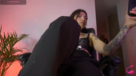 Snapshot of livestream18x chatting on 09/27/25, 09:09 Emily R online show from 09/27/25, 09:09