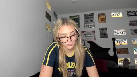 Livvy online show from 11/19/25, 04:23