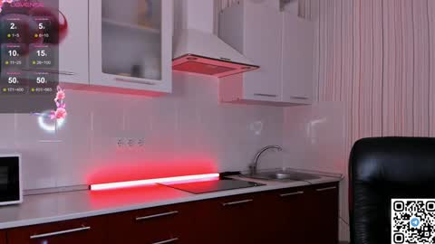 Snapshot of livyybosom chatting on 12/17/24, 05:58 My name is Livy Nice to meet you Thumbs up please its important online show from 12/17/24, 05:58