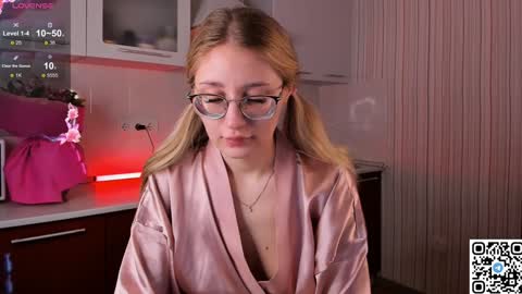 Snapshot of livyybosom chatting on 02/02/25, 04:43 My name is Livy Nice to meet you Thumbs up please its important online show from 02/02/25, 04:43