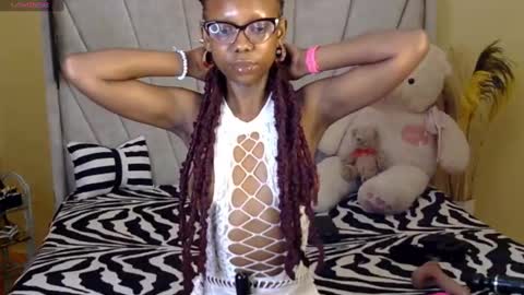 Snapshot of liyahs_lair chatting on 02/18/25, 08:49 liyah online show from 02/18/25, 08:49