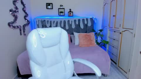 Snapshot of liz_bohemia chatting on 12/10/24, 06:44 LIZ online show from 12/10/24, 06:44