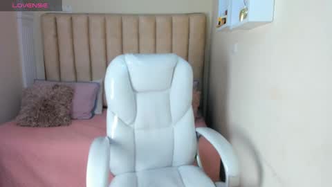 Snapshot of liz_bohemia chatting on 03/12/25, 12:10 LIZ online show from 03/12/25, 12:10