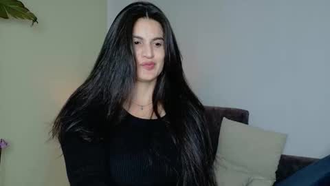 Snapshot of liz_devine chatting on 10/22/25, 09:14 liz online show from 10/22/25, 09:14