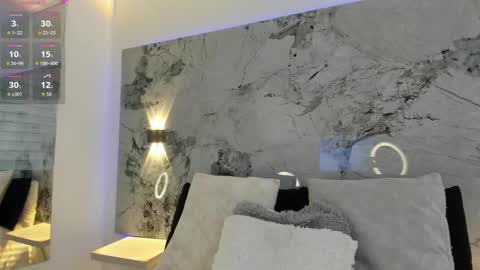 Liz  online show from 11/12/25, 11:54