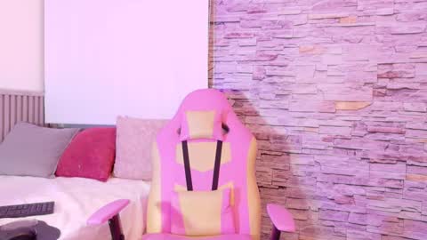 liz_monserrat online show from 11/16/25, 12:33