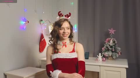 Snapshot of lizbethbiers chatting on 12/25/24, 03:08 Hello there im Amelia Im new here Lets have fun online show from 12/25/24, 03:08