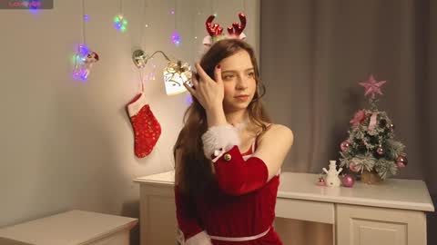 Snapshot of lizbethbiers chatting on 12/27/24, 03:42 Hello there im Amelia Im new here Lets have fun online show from 12/27/24, 03:42