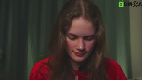 Snapshot of lizbethcoll chatting on 12/24/24, 04:51 Sunnheart online show from 12/24/24, 04:51