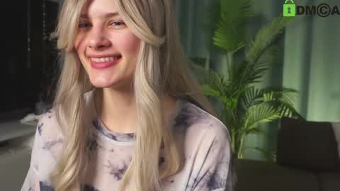 Snapshot of lizbethcoll chatting on 01/16/25, 04:18 Sunnheart online show from 01/16/25, 04:18