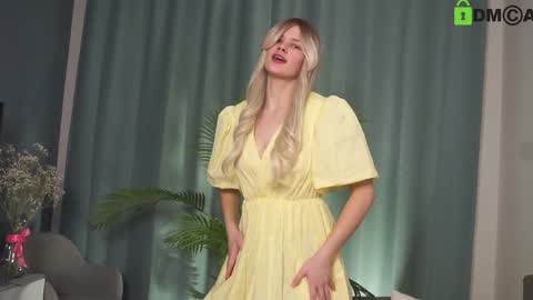 Snapshot of lizbethcoll chatting on 01/21/25, 04:05 Sunnheart online show from 01/21/25, 04:05