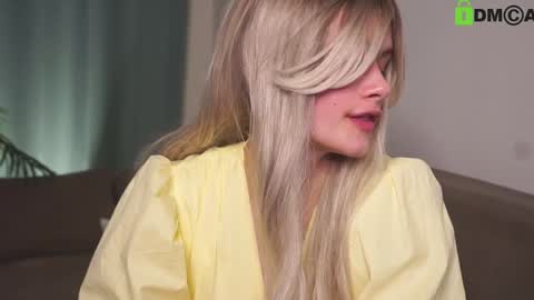 Snapshot of lizbethcoll chatting on 01/21/25, 07:06 Sunnheart online show from 01/21/25, 07:06