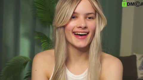 Snapshot of lizbethcoll chatting on 01/30/25, 07:37 Sunnheart online show from 01/30/25, 07:37