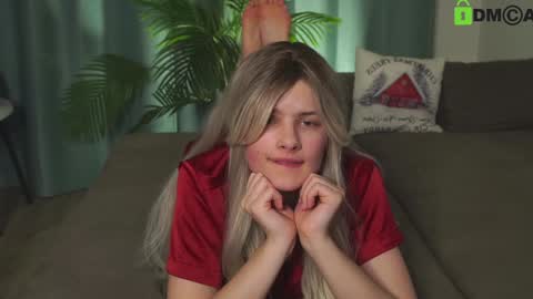 Snapshot of lizbethcoll chatting on 02/02/25, 07:25 Sunnheart online show from 02/02/25, 07:25