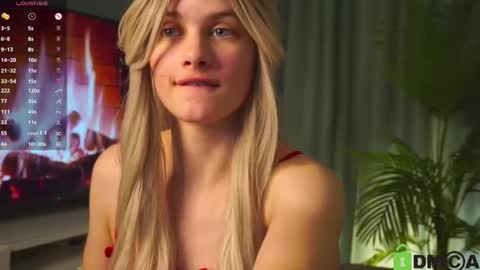 Snapshot of lizbethcoll chatting on 03/09/25, 01:46 Sunnheart online show from 03/09/25, 01:46