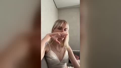 Lizzy online show from 08/01/26, 07:07