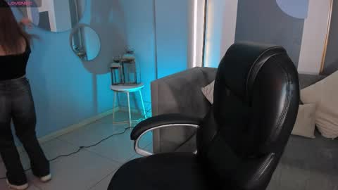 Lizz online show from 11/30/25, 05:28