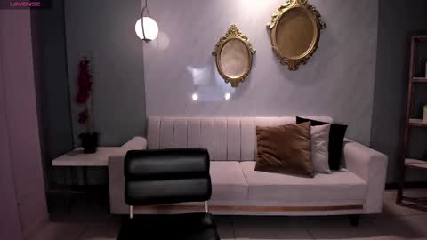 Lizzi  online show from 11/24/25, 09:14