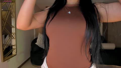 Lizzi  online show from 11/28/25, 09:17