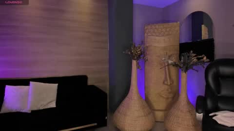 Lizzi  online show from 12/19/25, 09:44