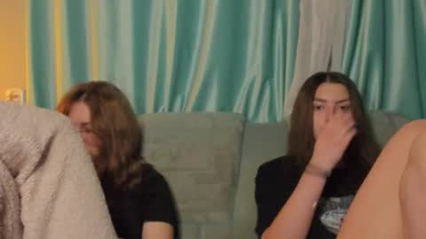 lizzi_muur online show from 12/03/24, 06:49